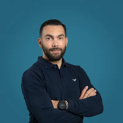 Tarik-Moudrous-WEB-BLUE-IMG 